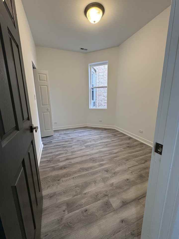 4421 W Monroe St #2 - Photo 6 of 17