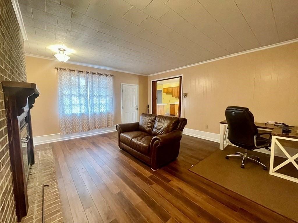 104 Lynn Cir - Photo 3 of 17