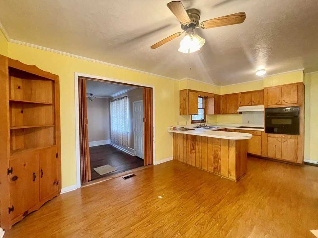 104 Lynn Cir - Photo 5 of 17
