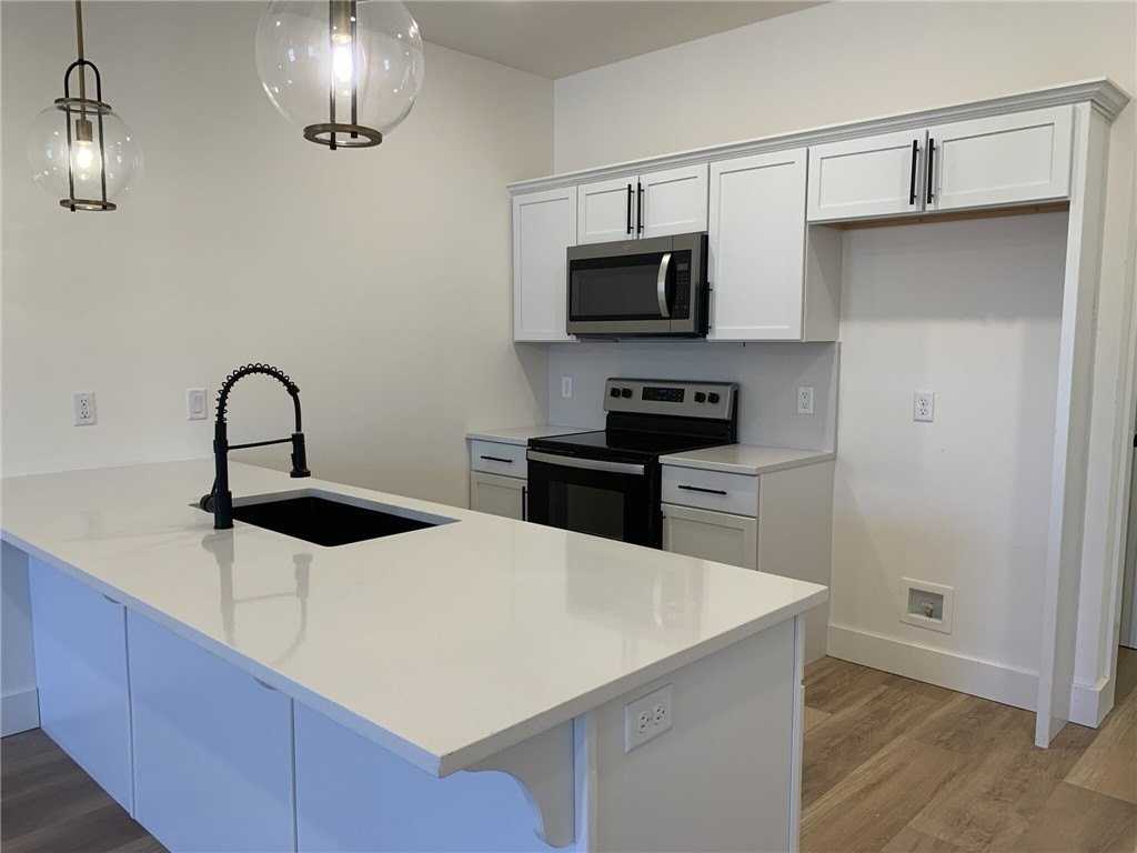 2616 Sw Livingston Sq - Photo 6 of 13