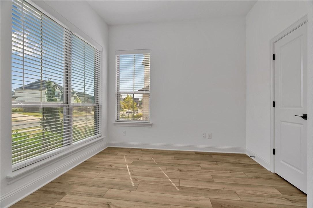1422 Elijahs Dr - Photo 3 of 31