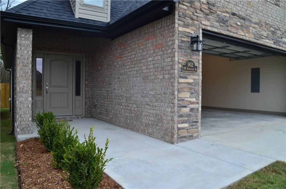 1802 Sw Riverstone Rd - Photo 4 of 40