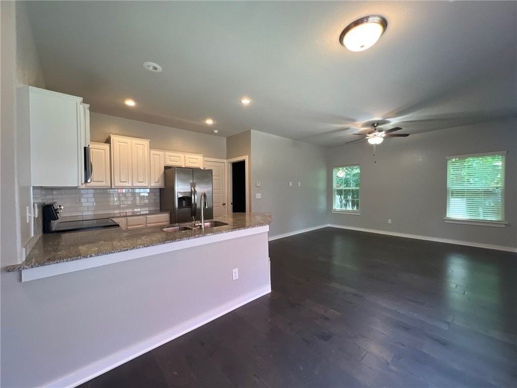 2415 Sw Arbor Rd - Photo 3 of 27