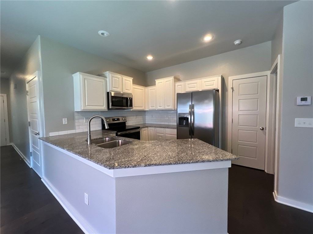 2415 Sw Arbor Rd - Photo 6 of 27