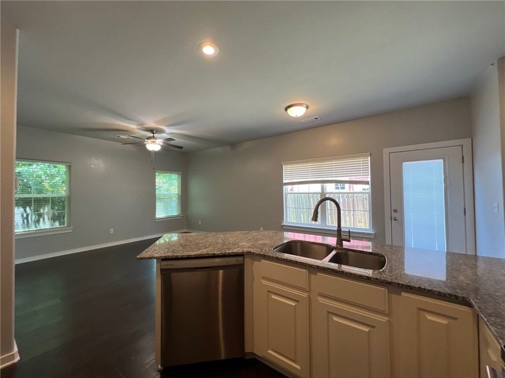 2415 Sw Arbor Rd - Photo 7 of 27