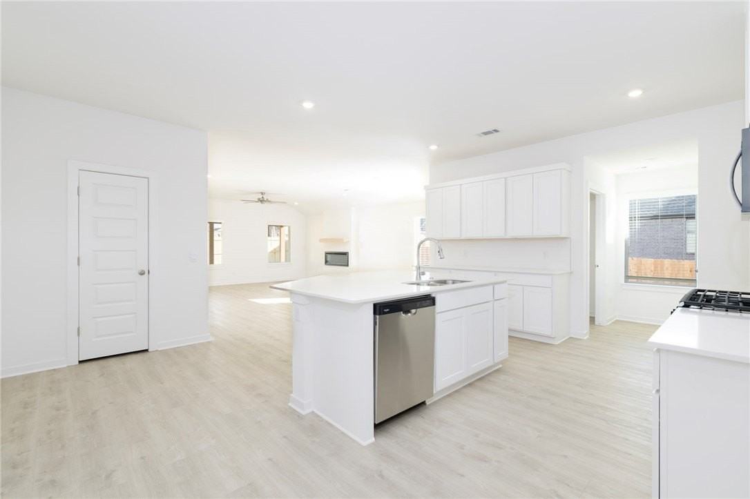 581 Crystal Dr - Photo 3 of 15