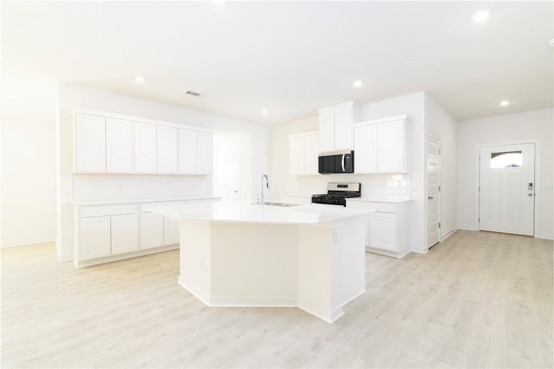 581 Crystal Dr - Photo 4 of 15