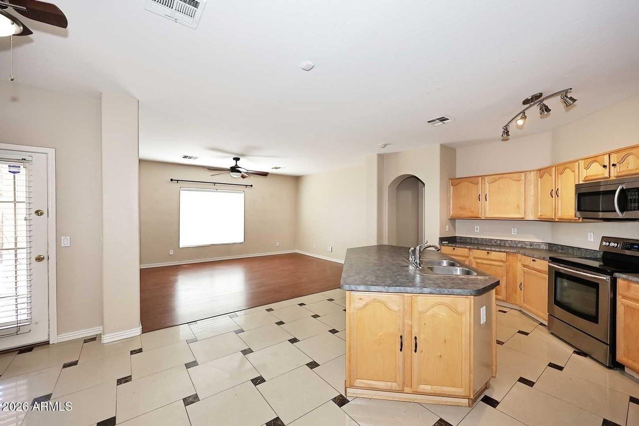 14833 W Charter Oak Rd - Photo 5 of 42