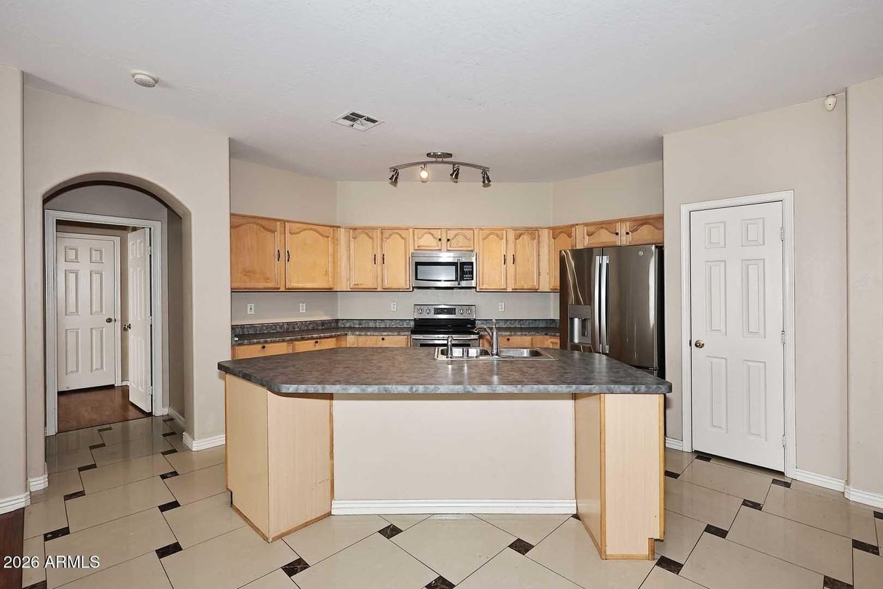 14833 W Charter Oak Rd - Photo 6 of 42