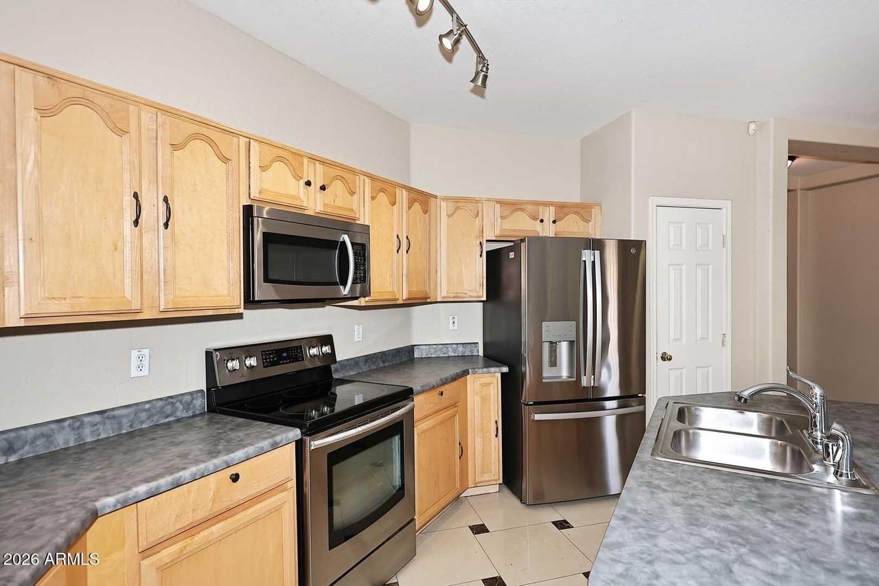 14833 W Charter Oak Rd - Photo 7 of 42