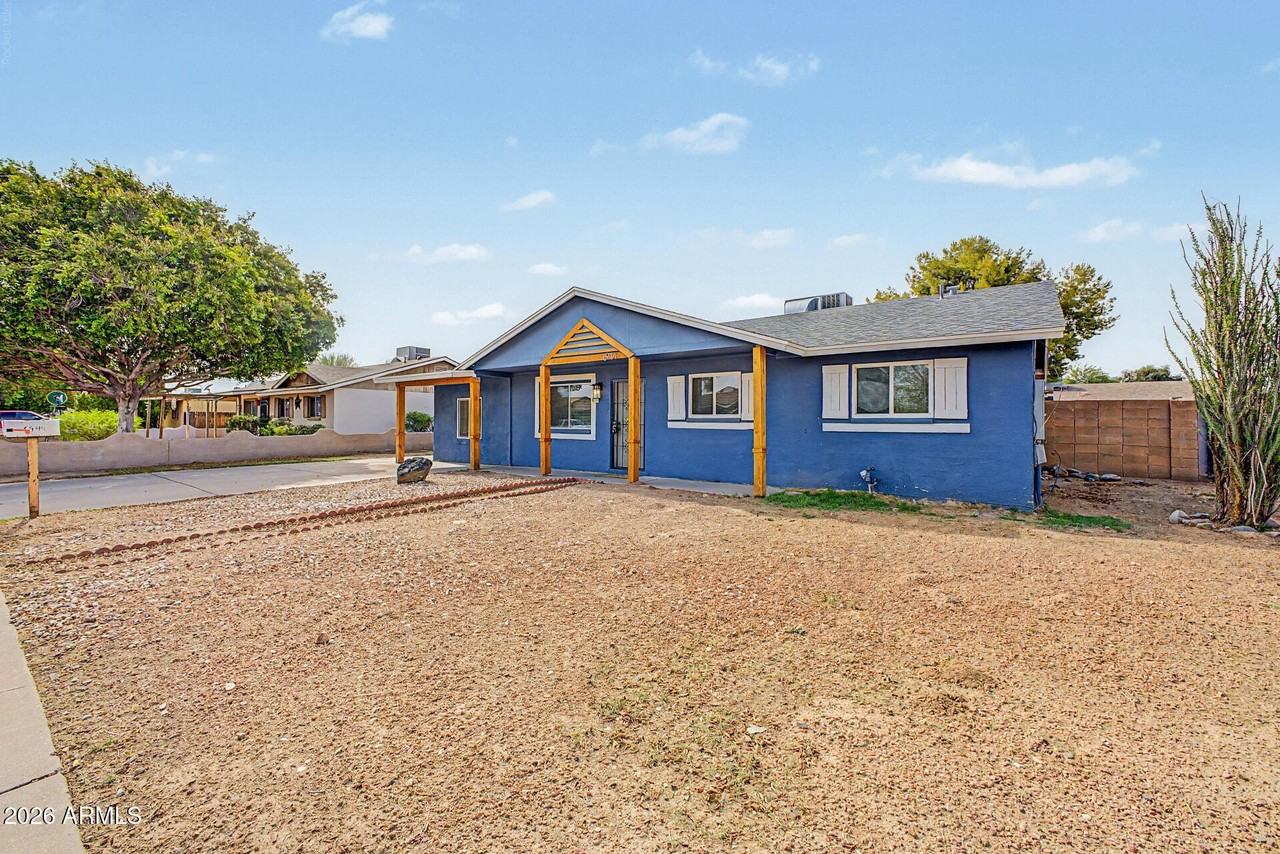 6944 W Solano Dr N - Photo 3 of 32