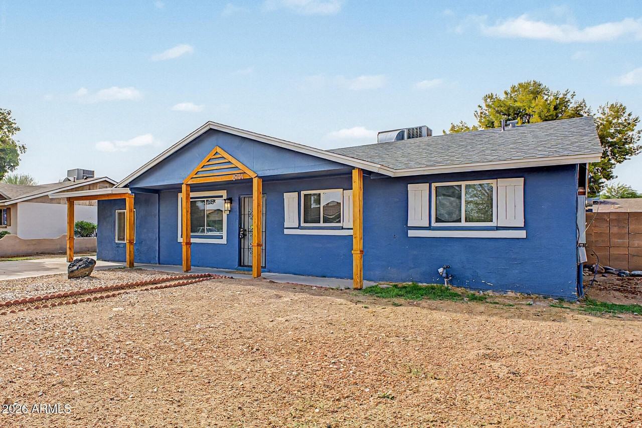 6944 W Solano Dr N - Photo 4 of 32
