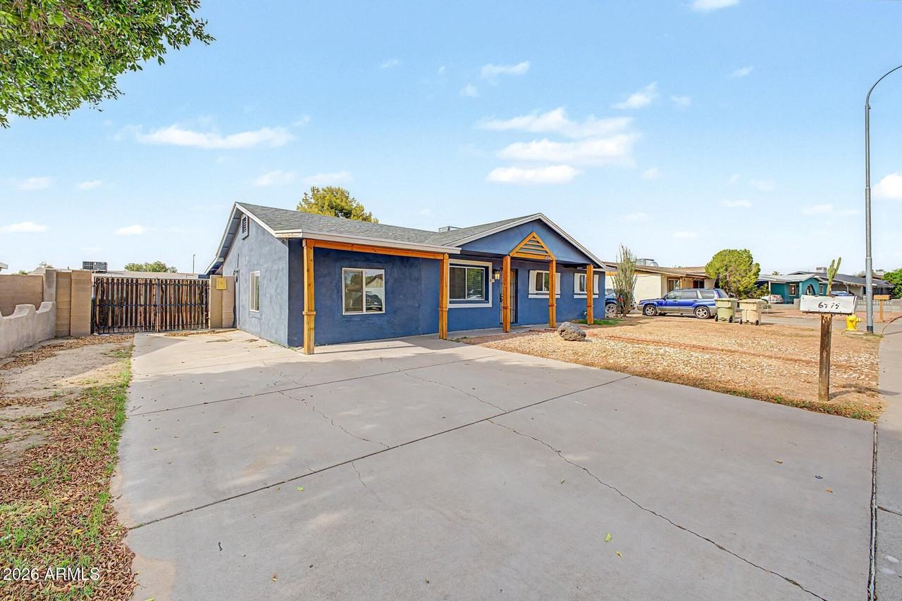 6944 W Solano Dr N - Photo 5 of 32
