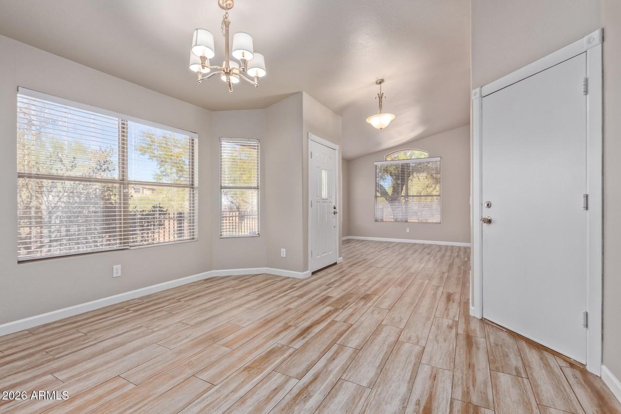 4607 E Abraham Ln - Photo 4 of 22