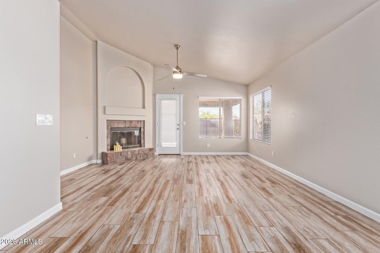 4607 E Abraham Ln - Photo 5 of 22