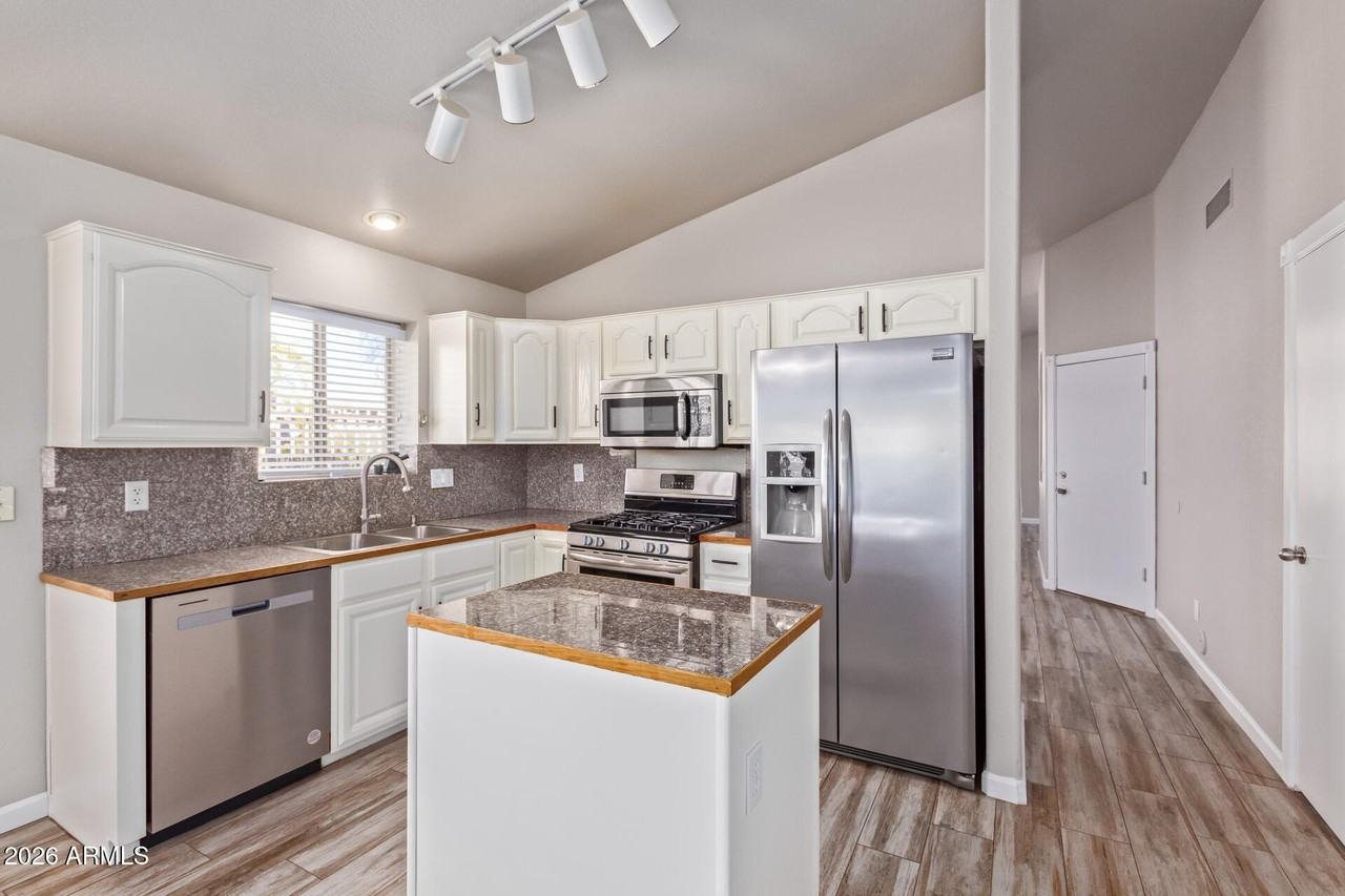 4607 E Abraham Ln - Photo 6 of 22