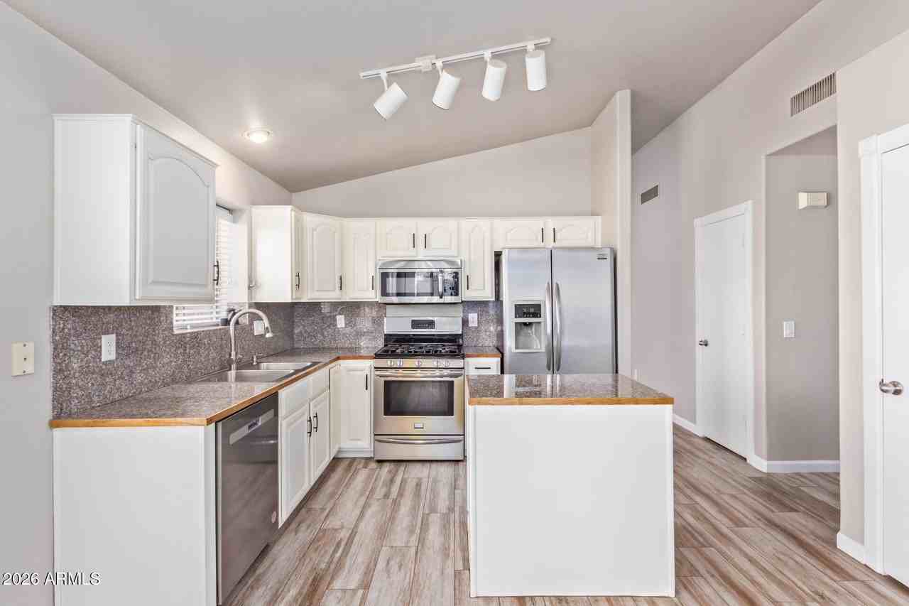 4607 E Abraham Ln - Photo 7 of 22