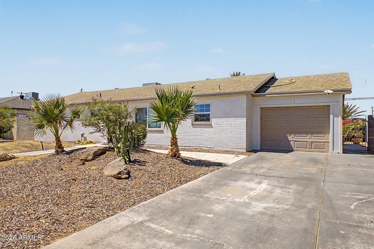 2208 W San Miguel Ave - Photo 2 of 30