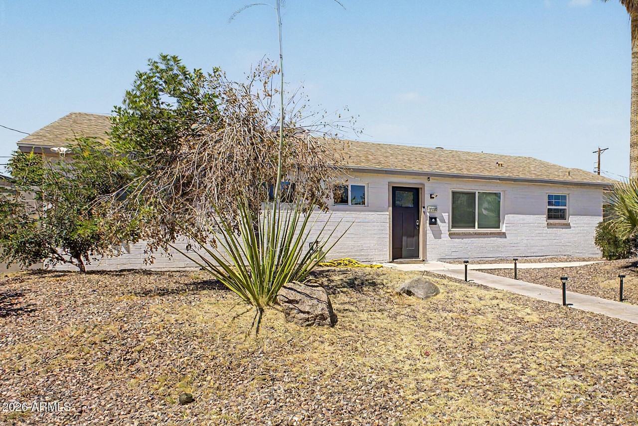 2208 W San Miguel Ave - Photo 3 of 30