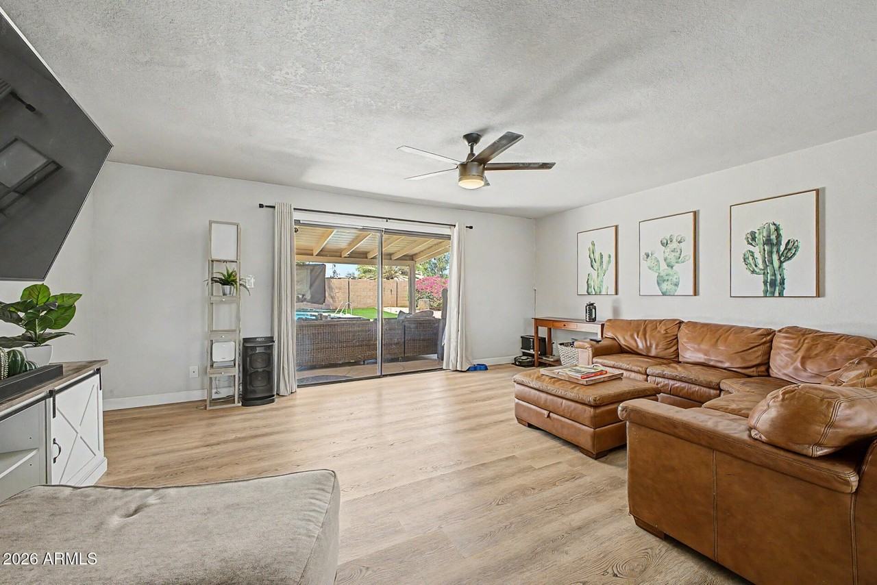 2208 W San Miguel Ave - Photo 4 of 30