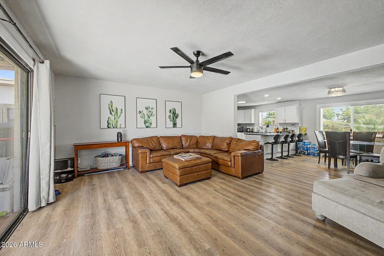2208 W San Miguel Ave - Photo 5 of 30
