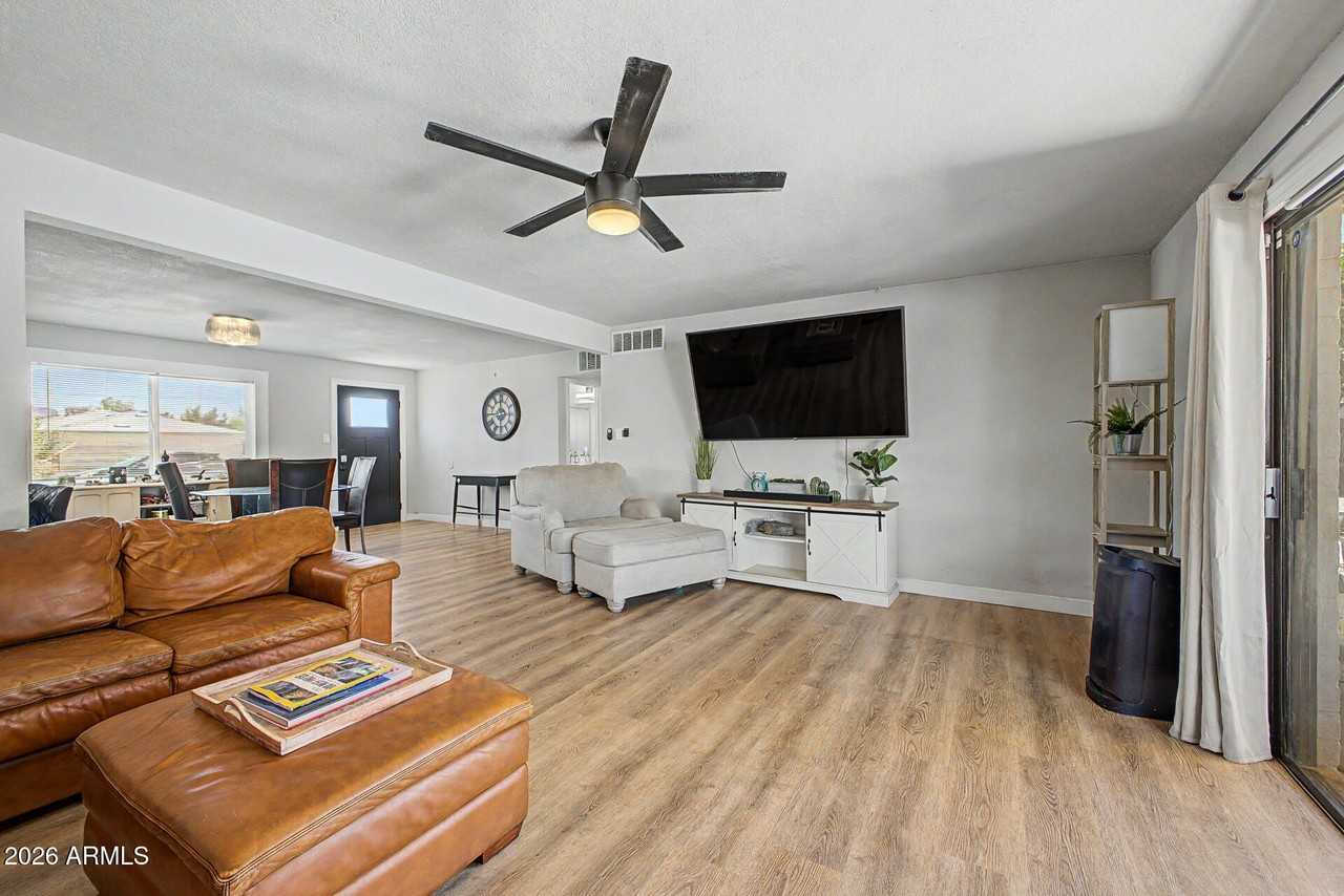 2208 W San Miguel Ave - Photo 6 of 30