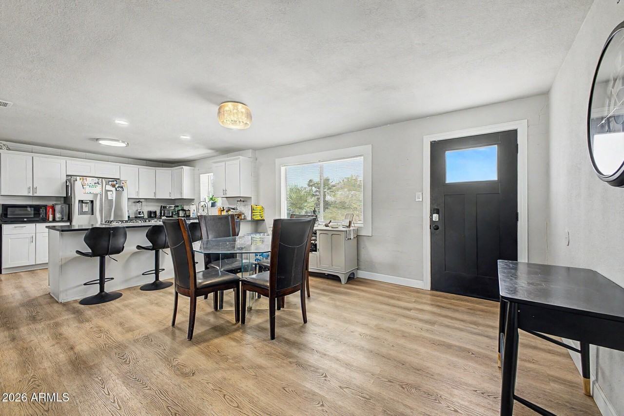 2208 W San Miguel Ave - Photo 7 of 30