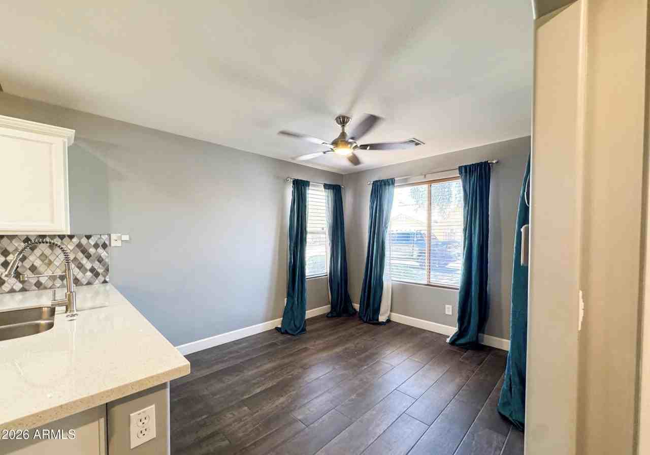 6620 W Watkins St - Photo 5 of 27