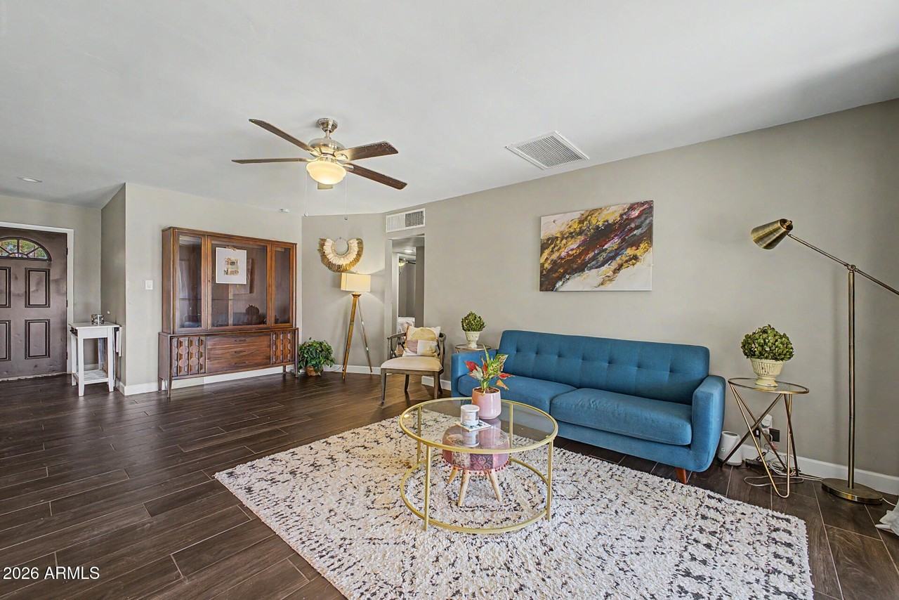 2344 W Mitchell Dr - Photo 4 of 21