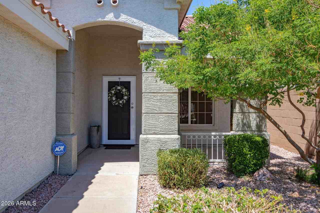 3226 E Wahalla Ln - Photo 2 of 27