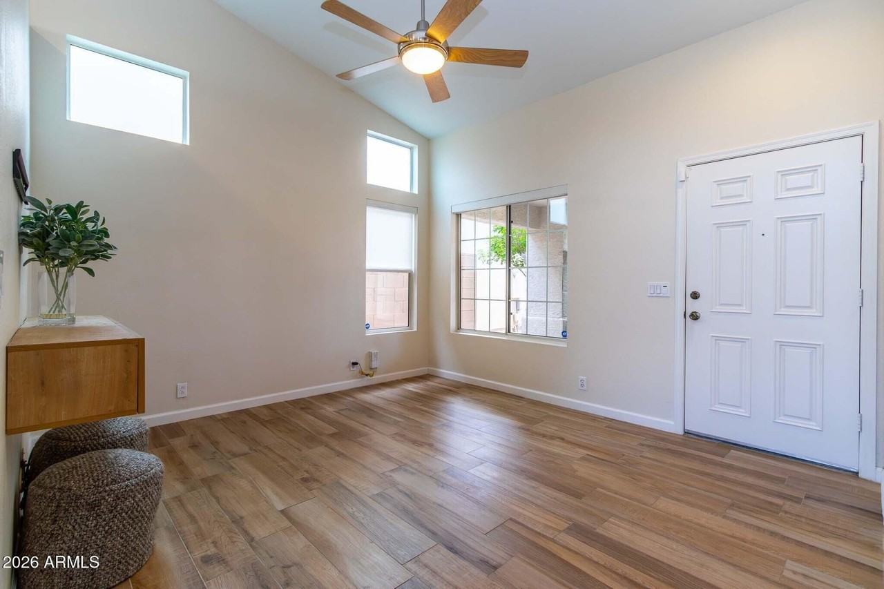 3226 E Wahalla Ln - Photo 3 of 27