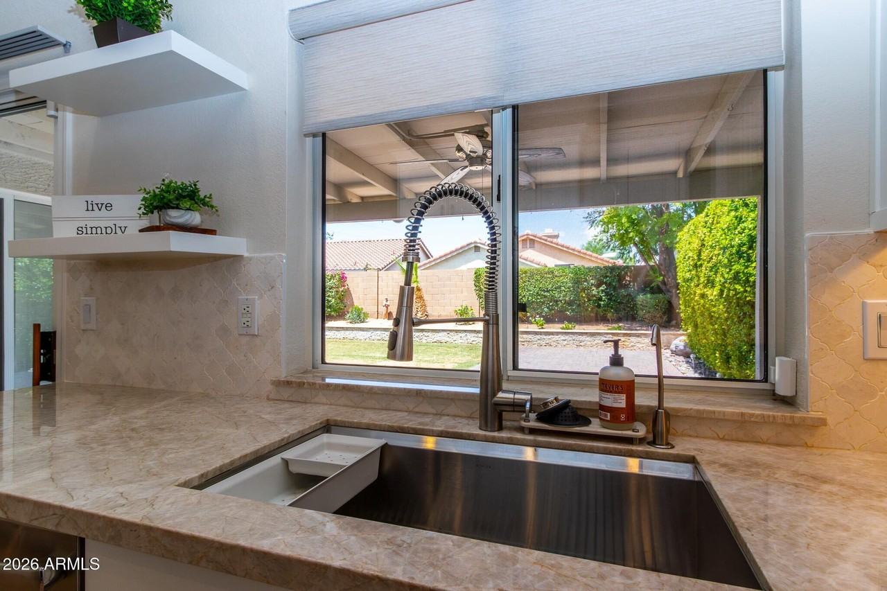 3226 E Wahalla Ln - Photo 6 of 27