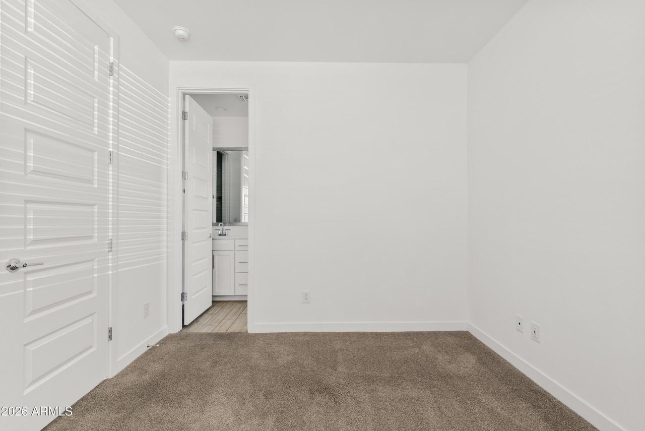 4658 S Vapor - Photo 3 of 42