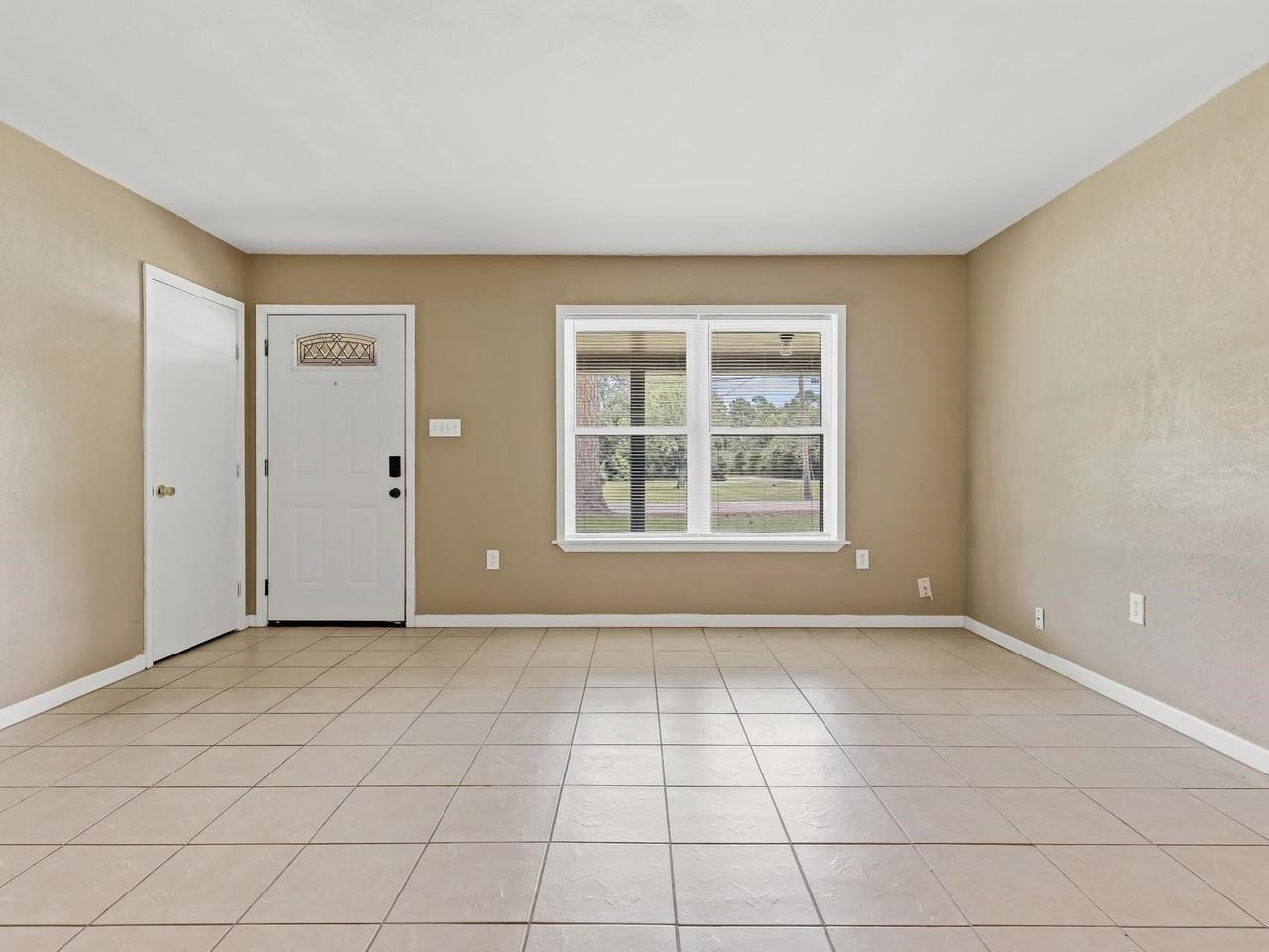 620 S Blueberry St - Photo 6 of 29