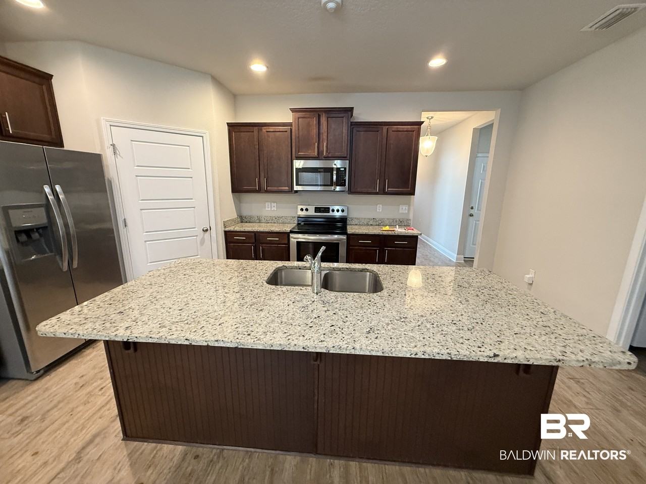 24568 Kipling Ct - Photo 2 of 11