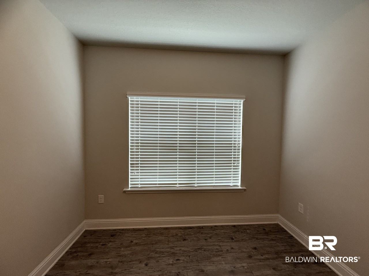 24568 Kipling Ct - Photo 7 of 11