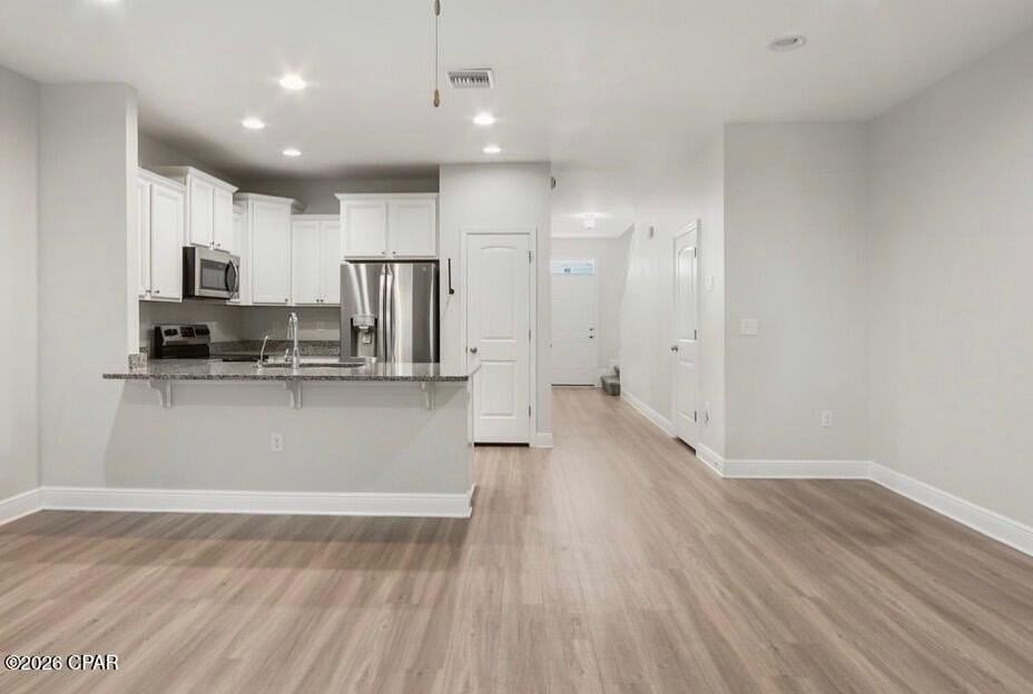 1881 Pointe Dr - Photo 3 of 14