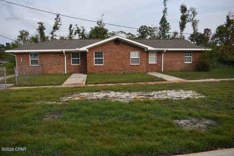 4006 E 11th St #E - Photo 2 of 9