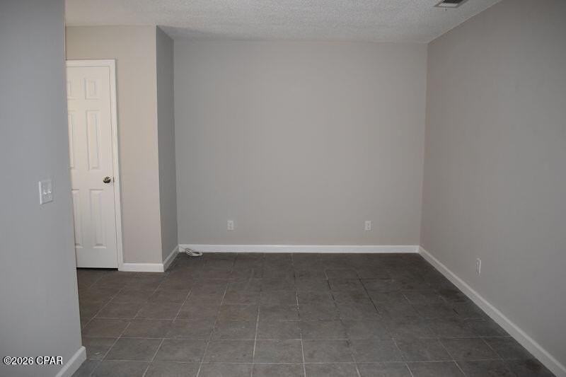 4006 E 11th St #E - Photo 5 of 9