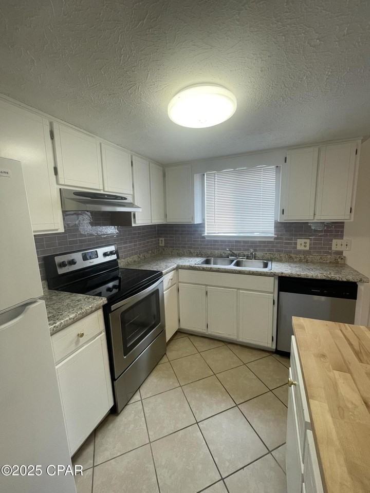 5126 Lance St #B - Photo 4 of 14