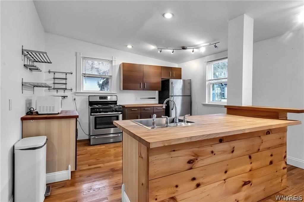 575 Upper Auburn Avenue - Photo 2 of 19