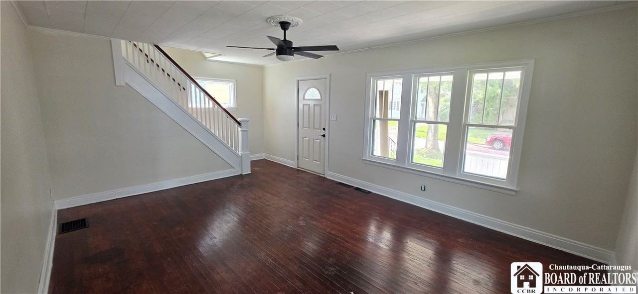 157 Park St - Photo 2 of 9