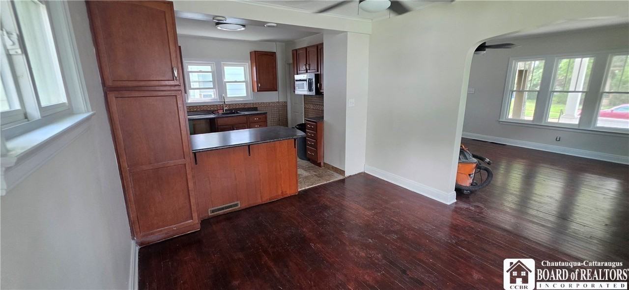 157 Park St - Photo 3 of 9