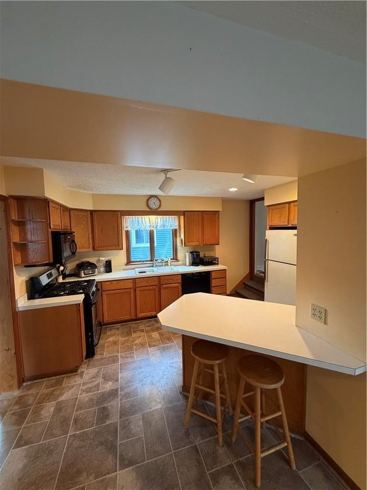 303 7th St - Photo 2 of 12