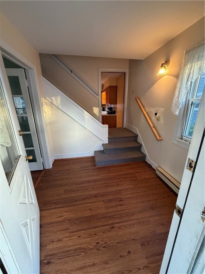 303 7th St - Photo 4 of 12