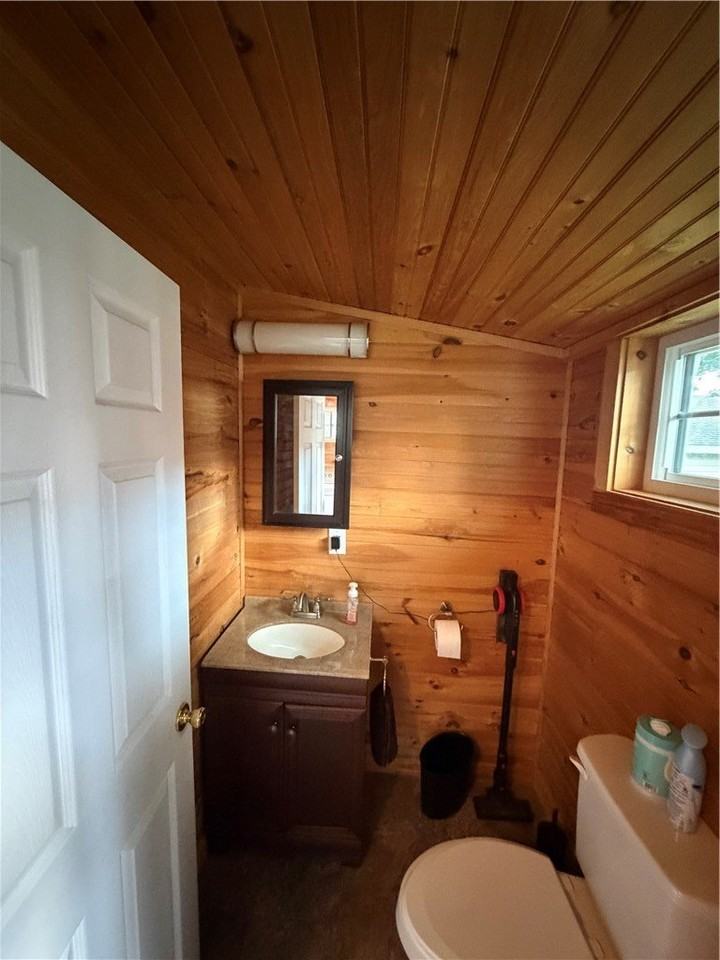 303 7th St - Photo 7 of 12