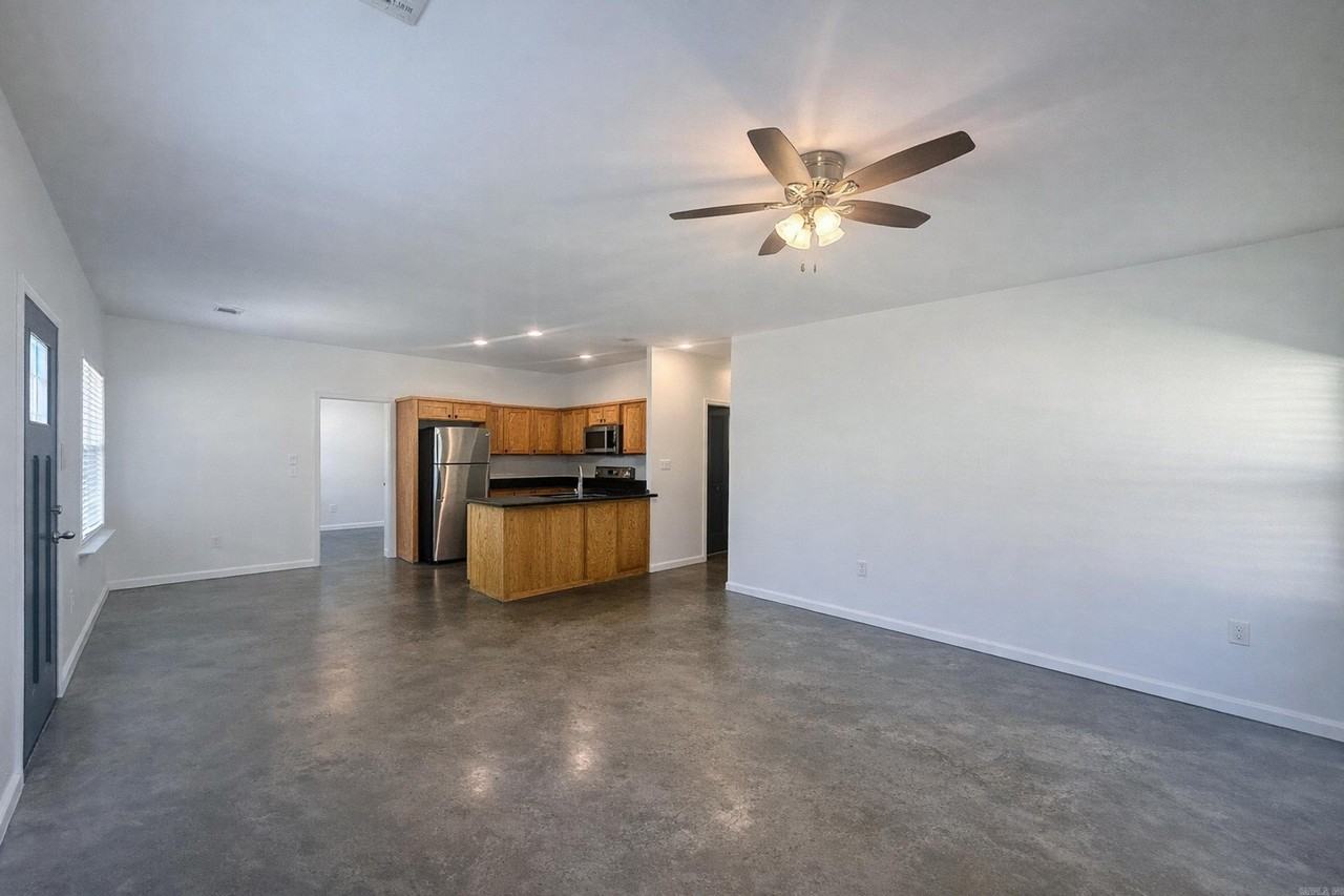 322 E Maple - Photo 5 of 23