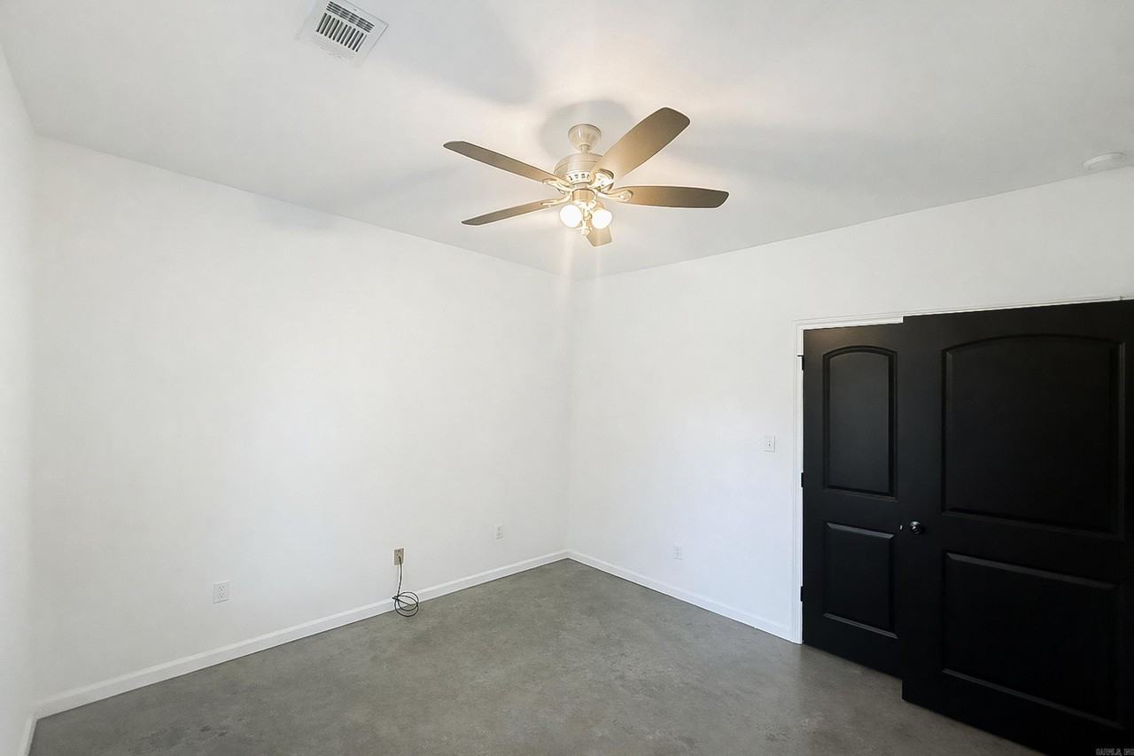322 E Maple - Photo 6 of 23