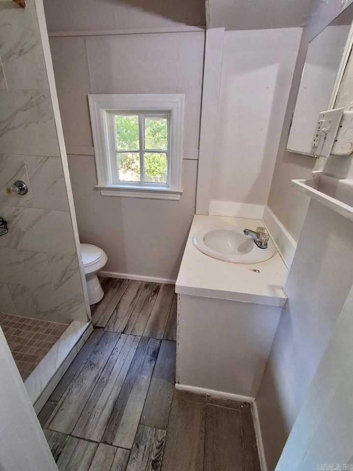 923 Abigail St - Photo 4 of 7