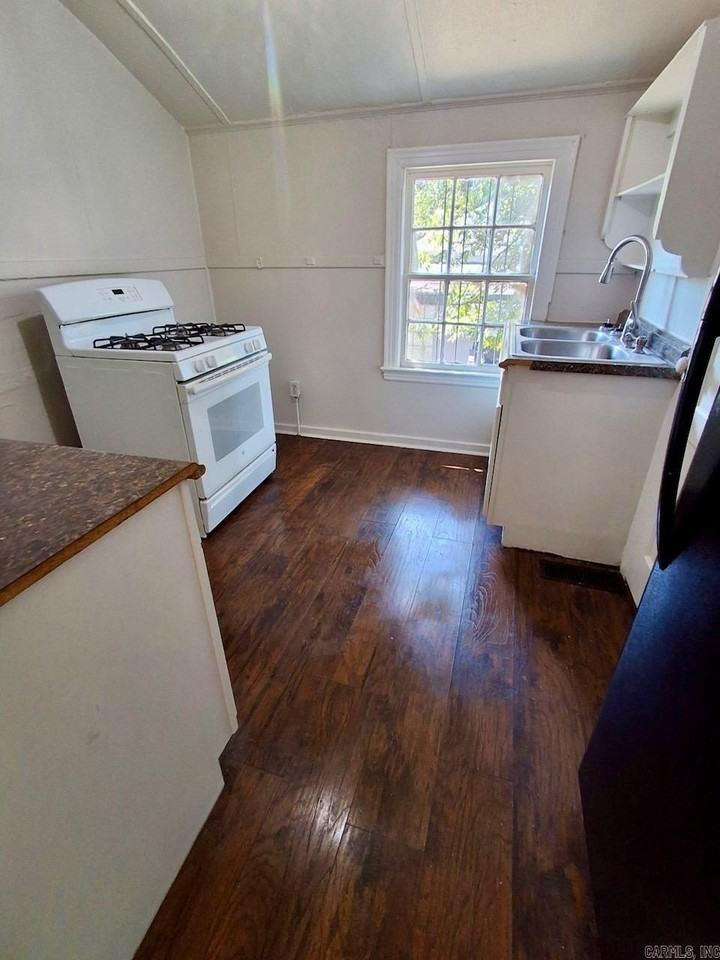 923 Abigail St - Photo 5 of 7